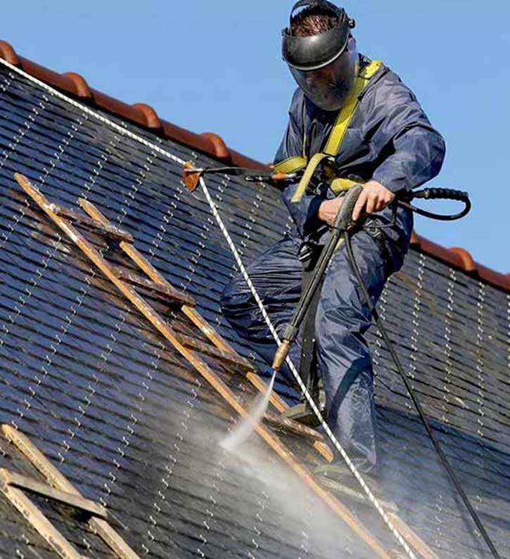 Nettoyage toiture - COUVREUR PRO REF : Couvreur Morbihan et Finistère… : Nettoyage, démoussage traitement anti mousse toiture et peinture hydrofuge colorée toit dans le Morbihan 56 et le Finistère 29